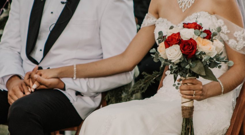 Günstige Hochzeit – 14 Tipps wie ihr als Brautpaar Geld sparen könnt