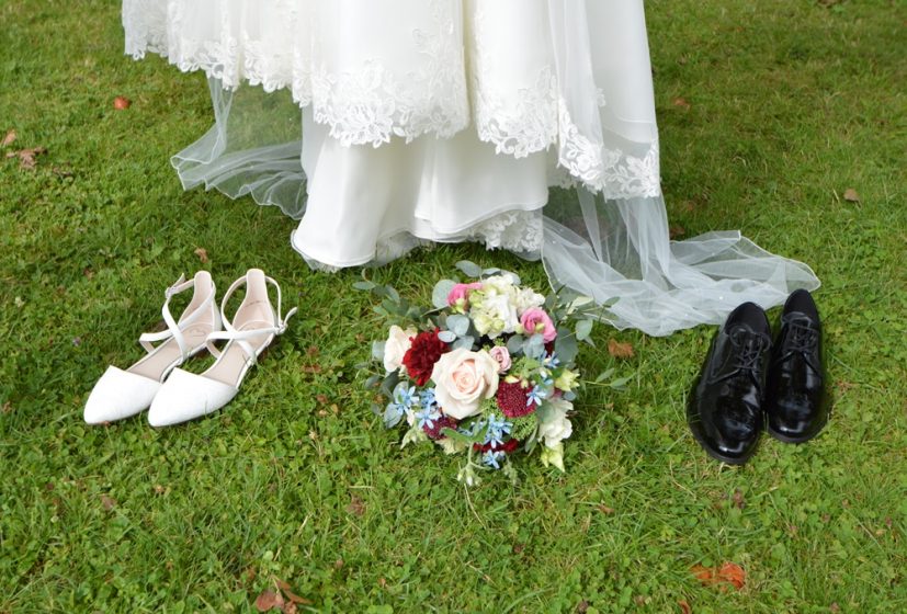 Schuhe Kleid Brautstrauß