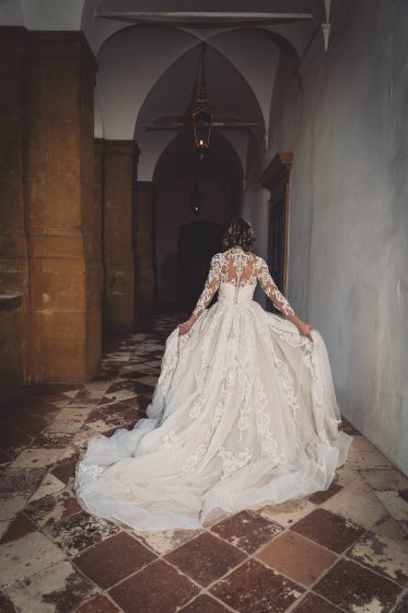 Wunderschönes Hochzeitskleid im Schloss